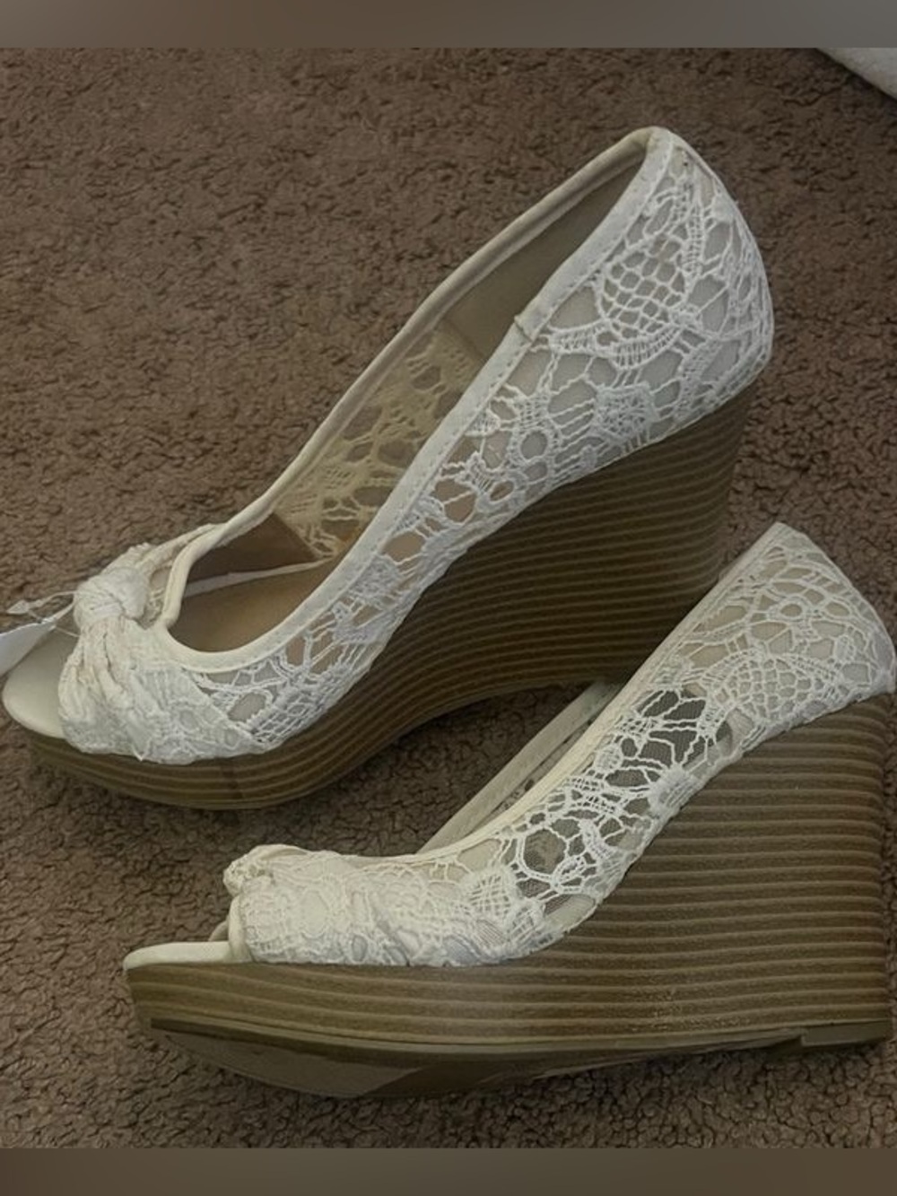 ISO!! DO NOT BUY!! American eagle white knot lace wedges!